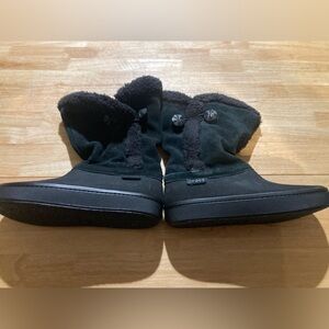Croc Black Boots in size 8 in EUC. See pictures for all details/condition